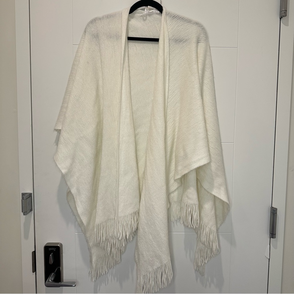 Elegant Ivory Soft women’s shoulder Shawl One size Lauren Conrad